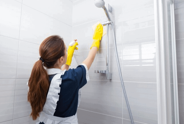 ניקוי מקלחון, חדר המקלחת